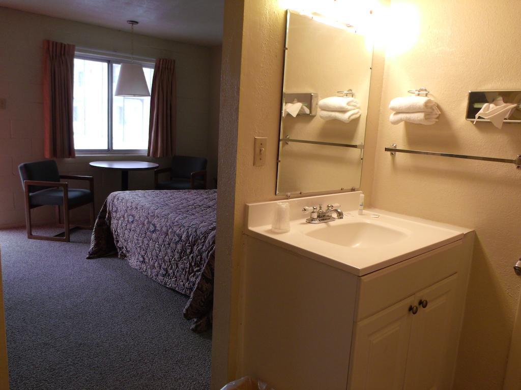 Narrow Gauge Railroad Inn Antonito Room photo