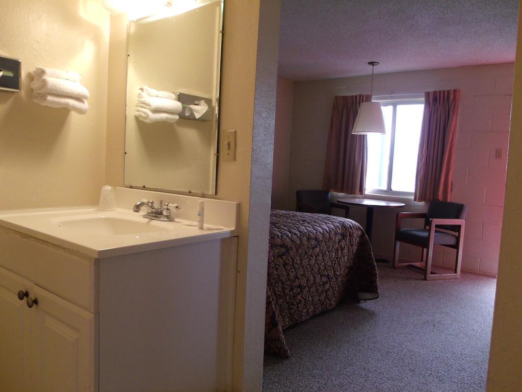 Narrow Gauge Railroad Inn Antonito Room photo
